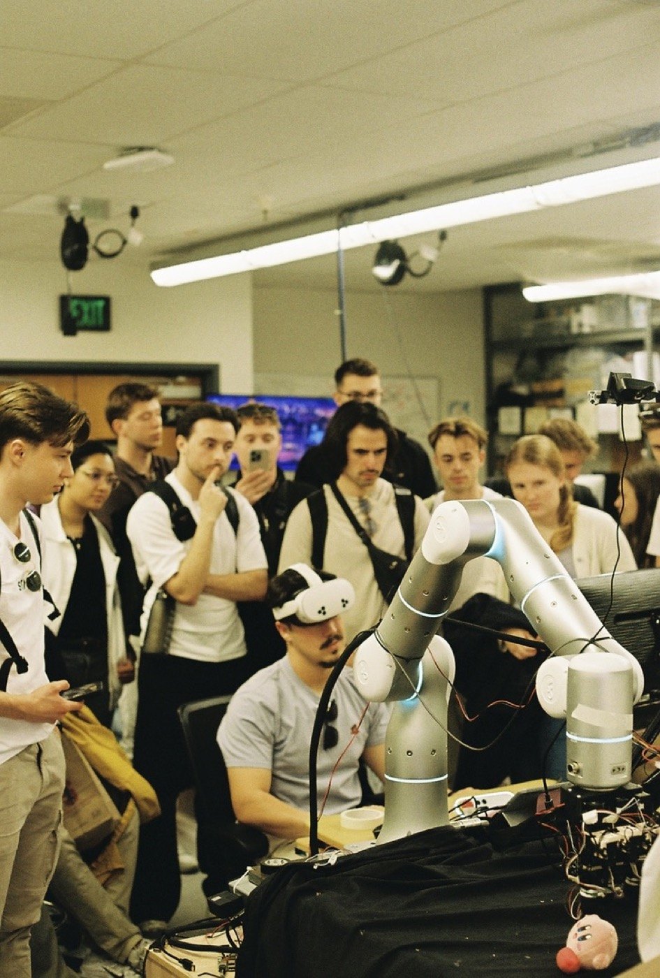 START Munich visiting a robotics laboratory at Stanford